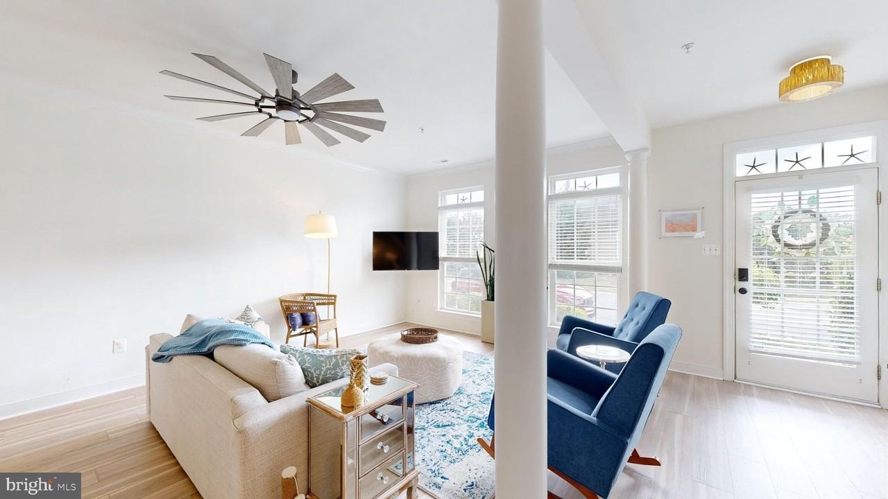 17216 Chatham St - Photo 5 of 44