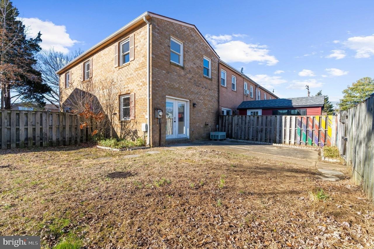 615 Bywater Rd - Photo 2 of 28