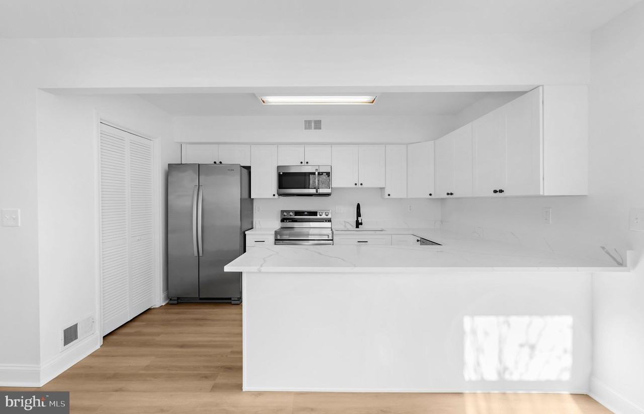 615 Bywater Rd - Photo 4 of 28