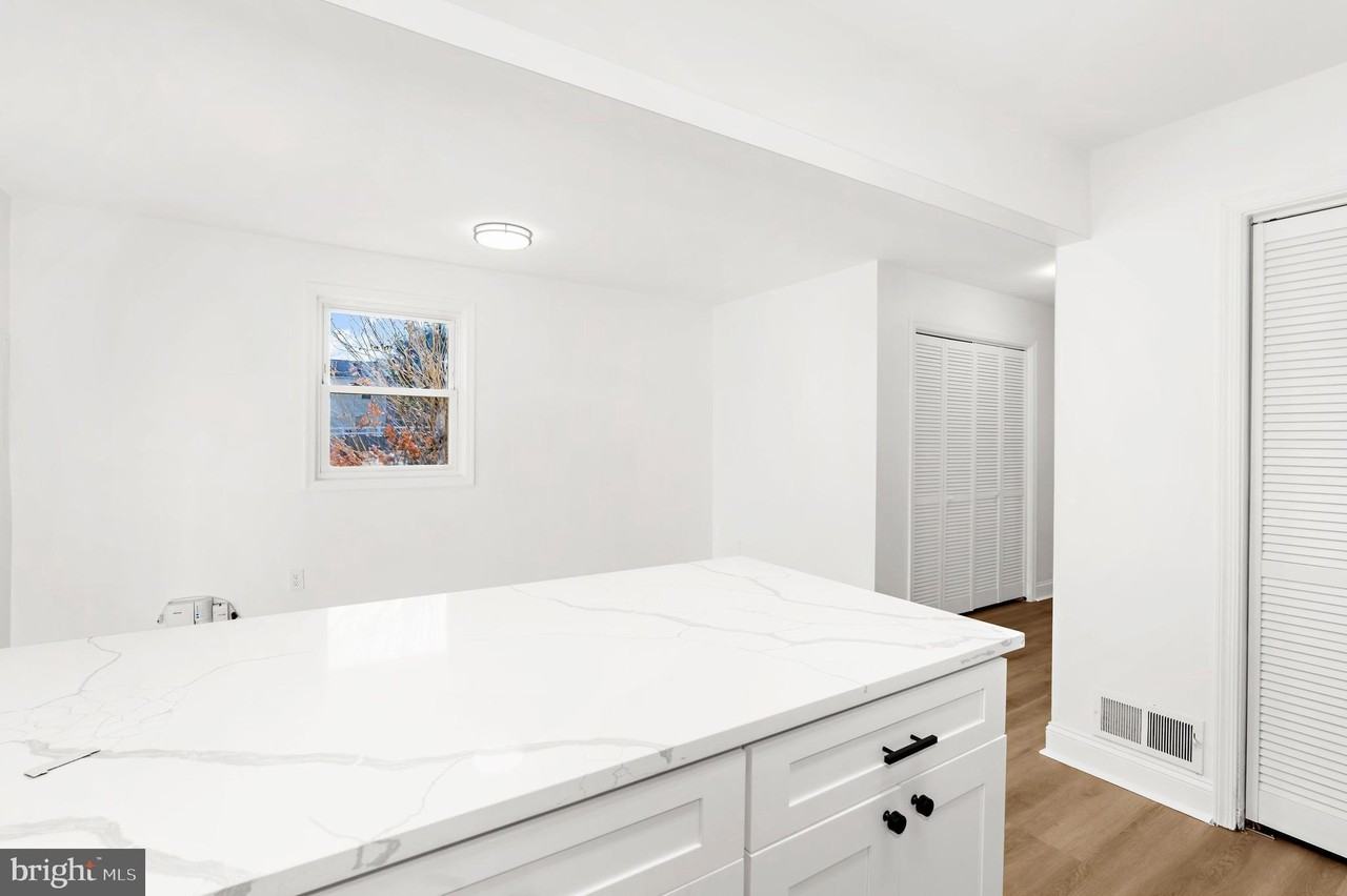 615 Bywater Rd - Photo 6 of 28