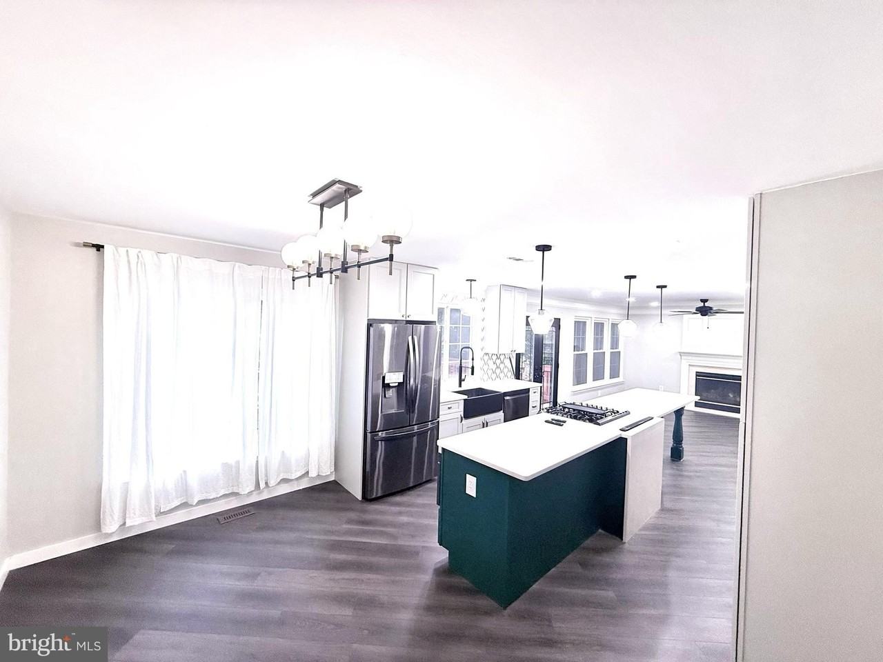 8834 Chiswick Ct - Photo 3 of 39