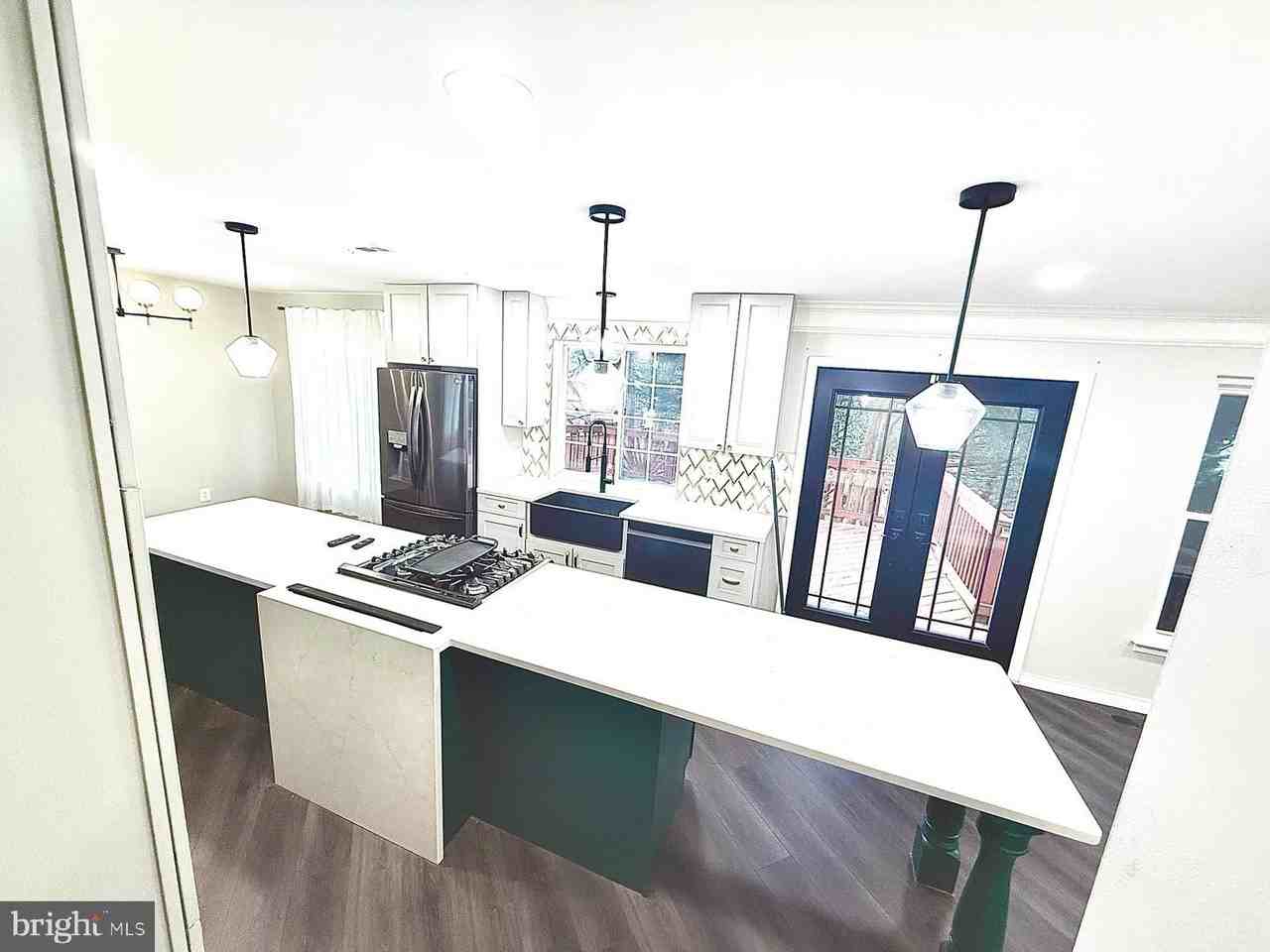 8834 Chiswick Ct - Photo 4 of 39