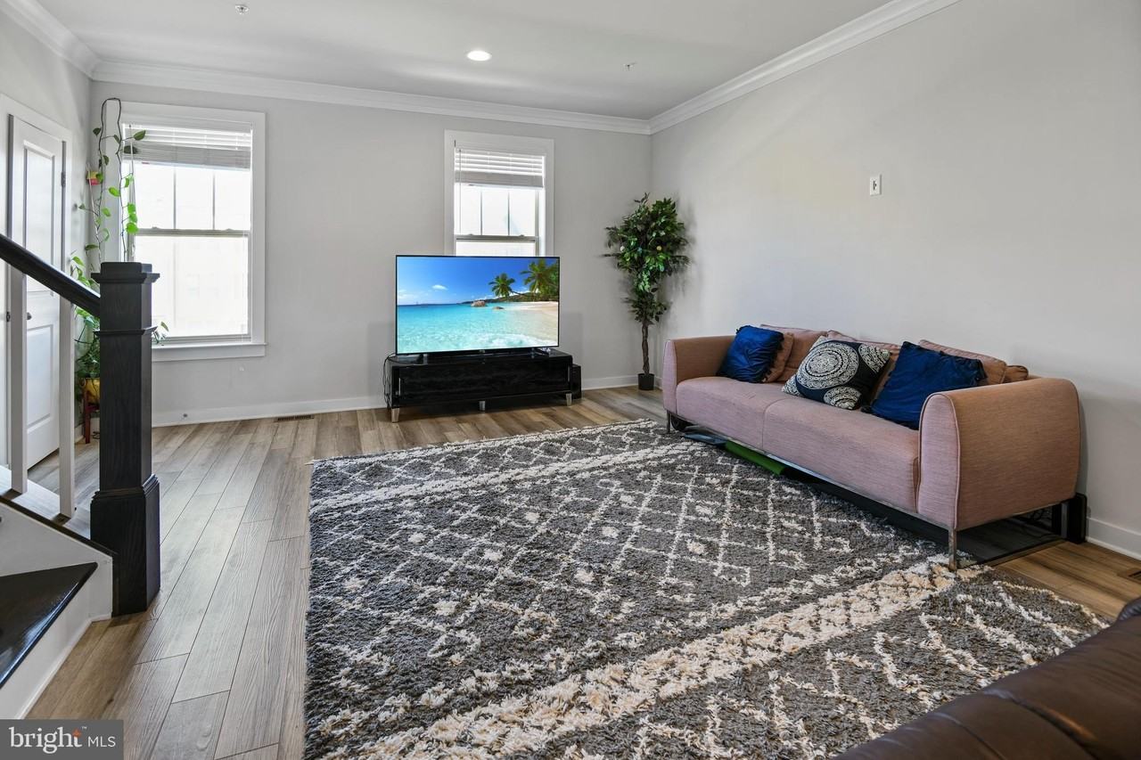 8910 Shady Pines Dr - Photo 2 of 23