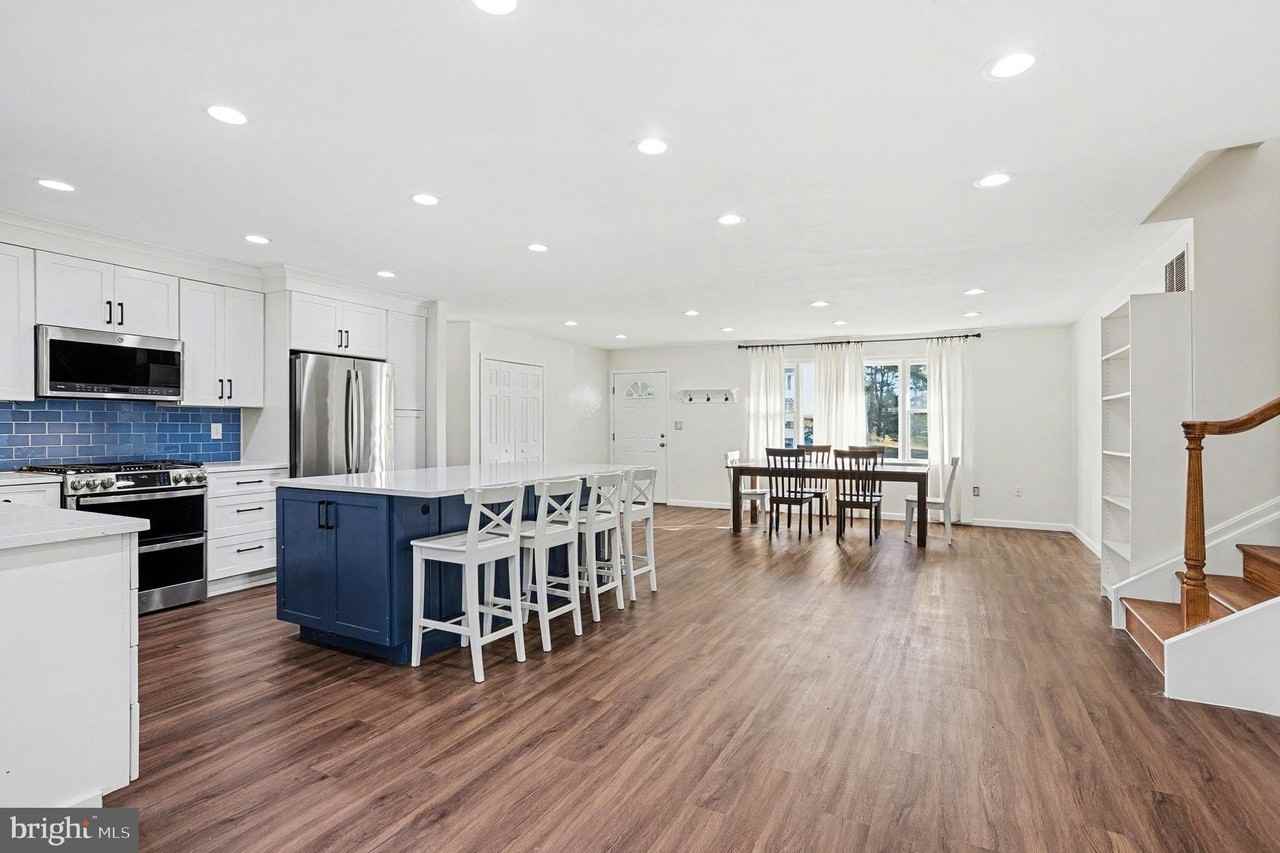 906 Shelburne Rd - Photo 2 of 30