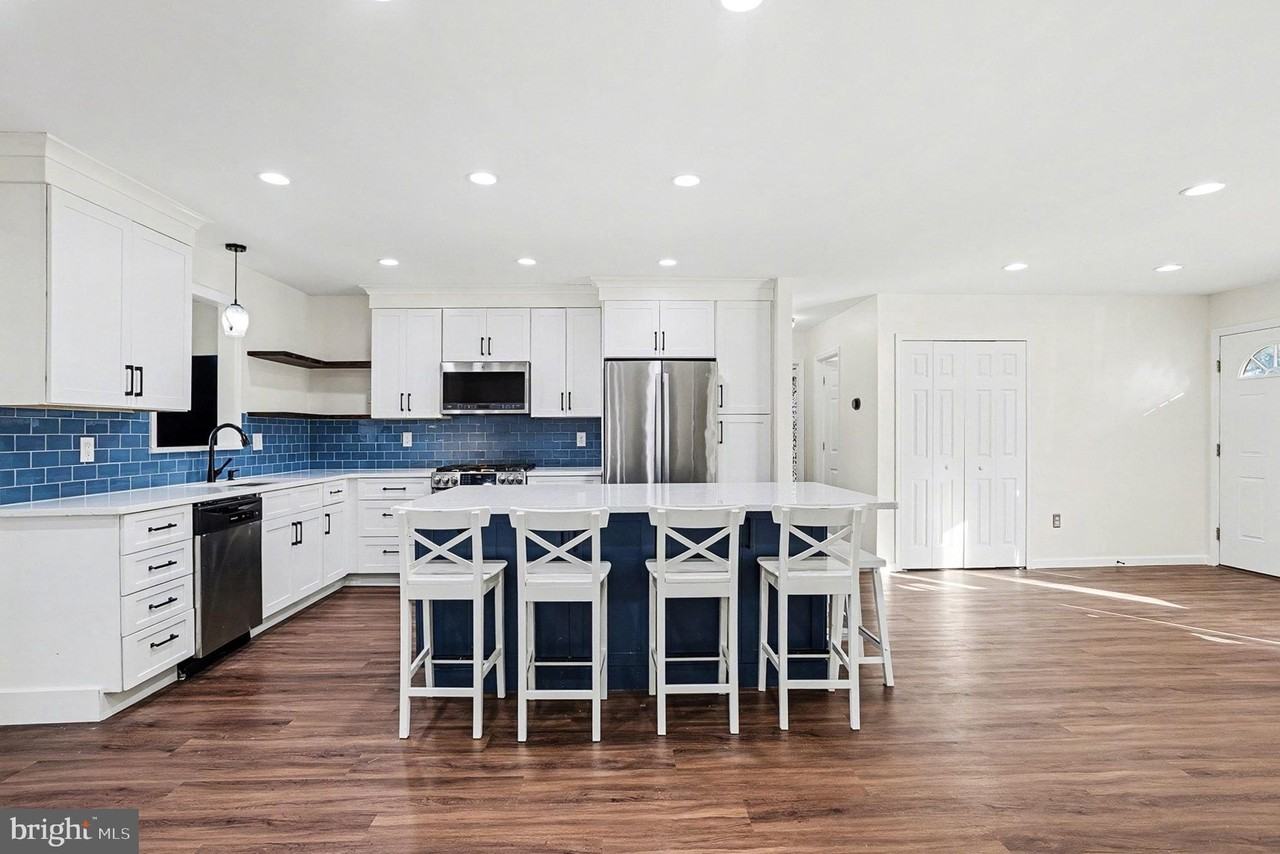 906 Shelburne Rd - Photo 4 of 30