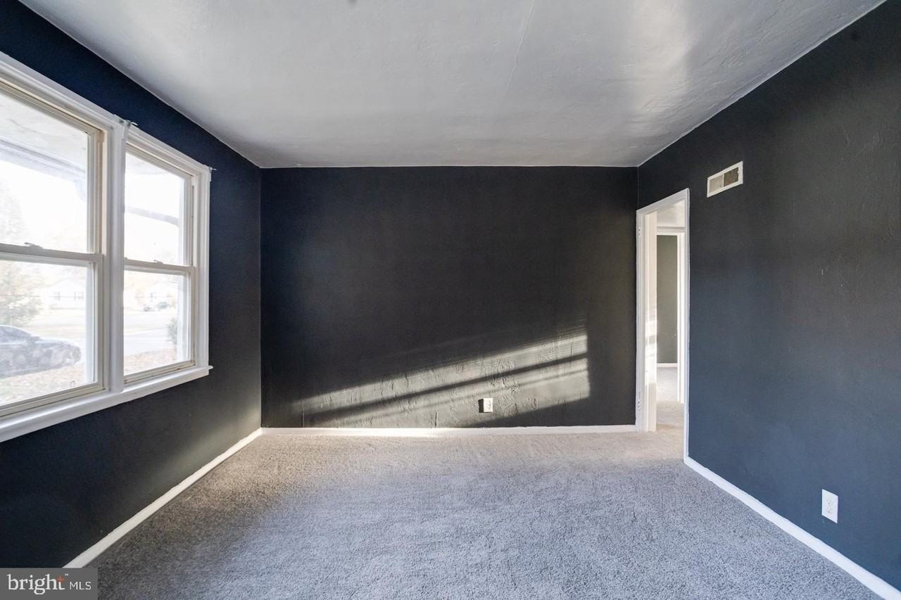 2 Chesapeake Ct - Photo 2 of 16