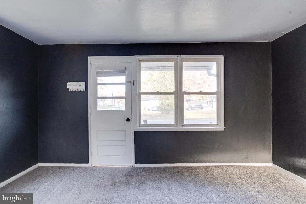 2 Chesapeake Ct - Photo 3 of 16