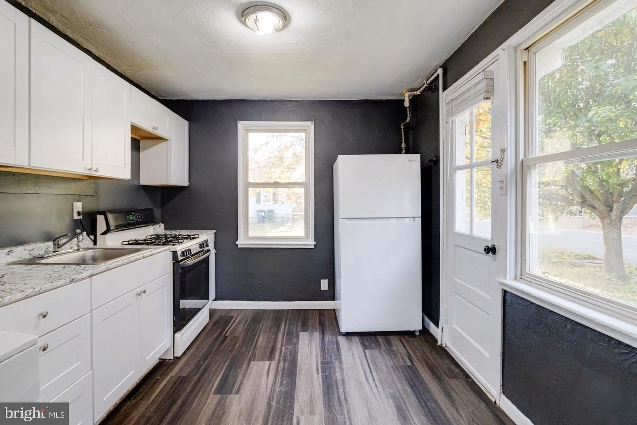 2 Chesapeake Ct - Photo 4 of 16