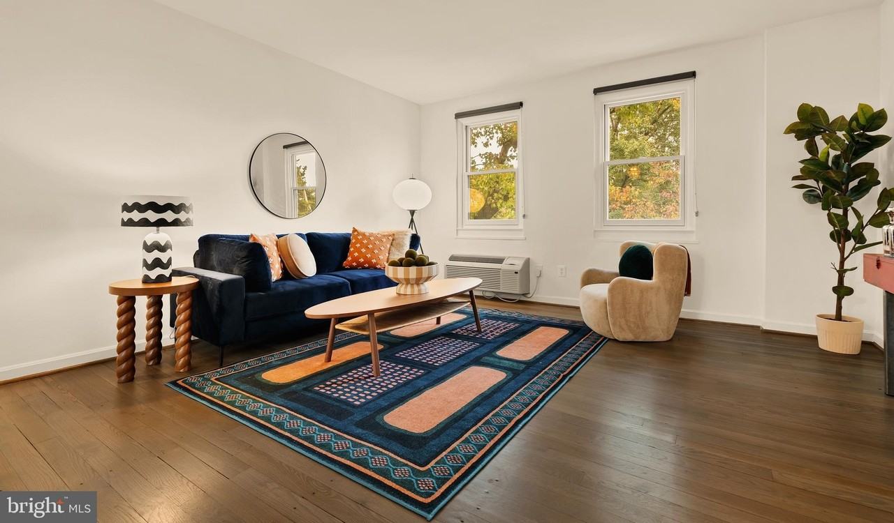 4818 Chevy Chase Dr Apt 303 #303 - Photo 3 of 30