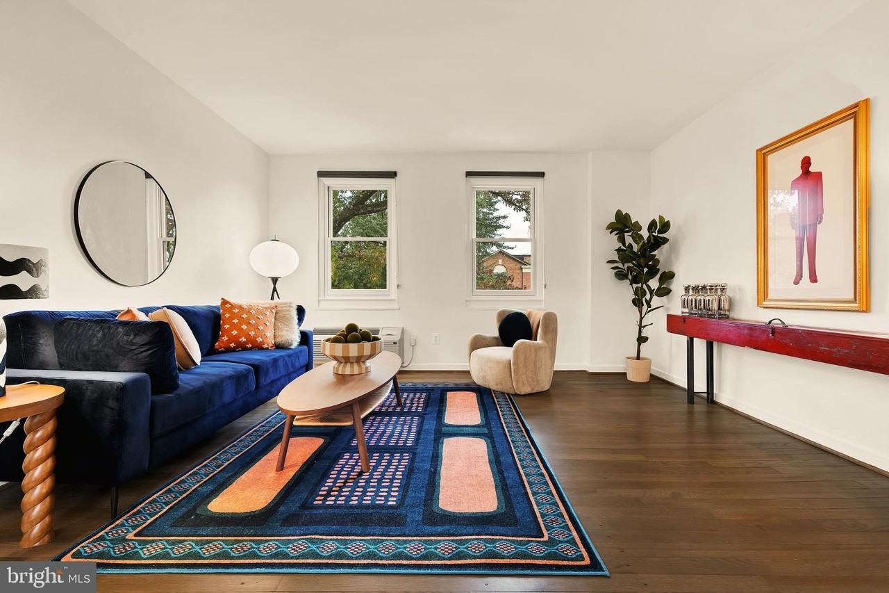 4818 Chevy Chase Dr Apt 303 #303 - Photo 4 of 30