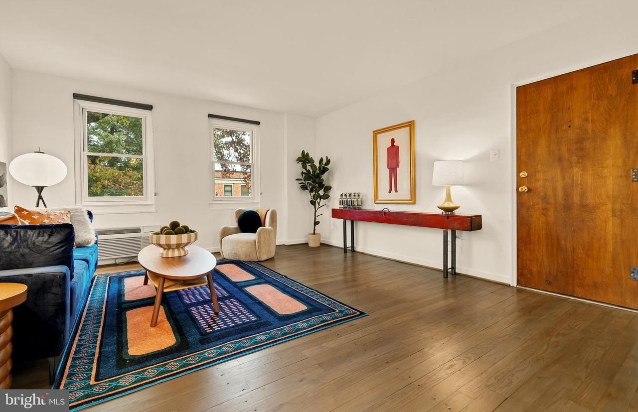 4818 Chevy Chase Dr Apt 303 #303 - Photo 6 of 30