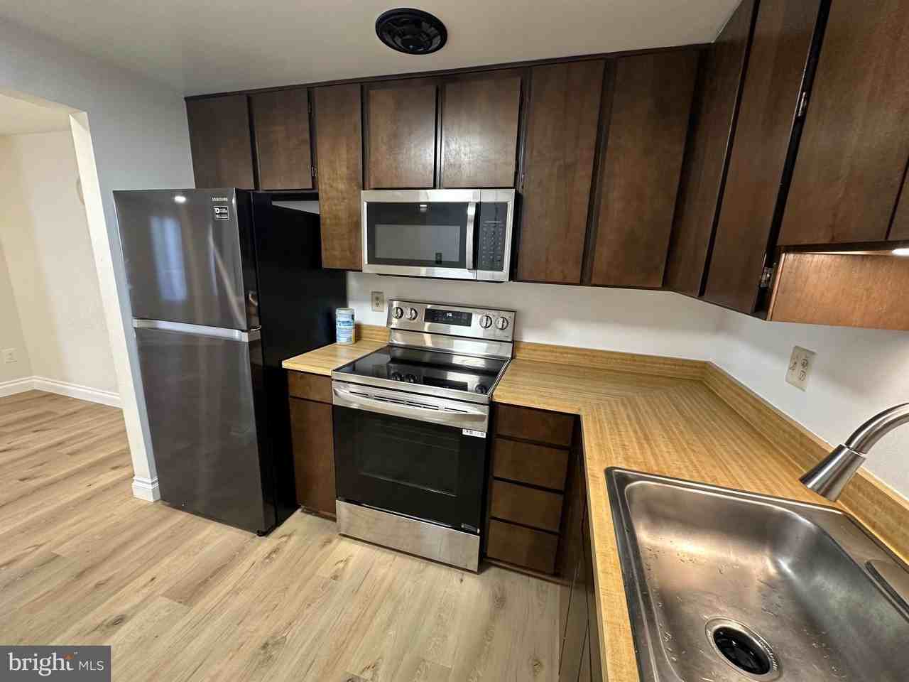 21 Brassie Ct - Photo 3 of 23