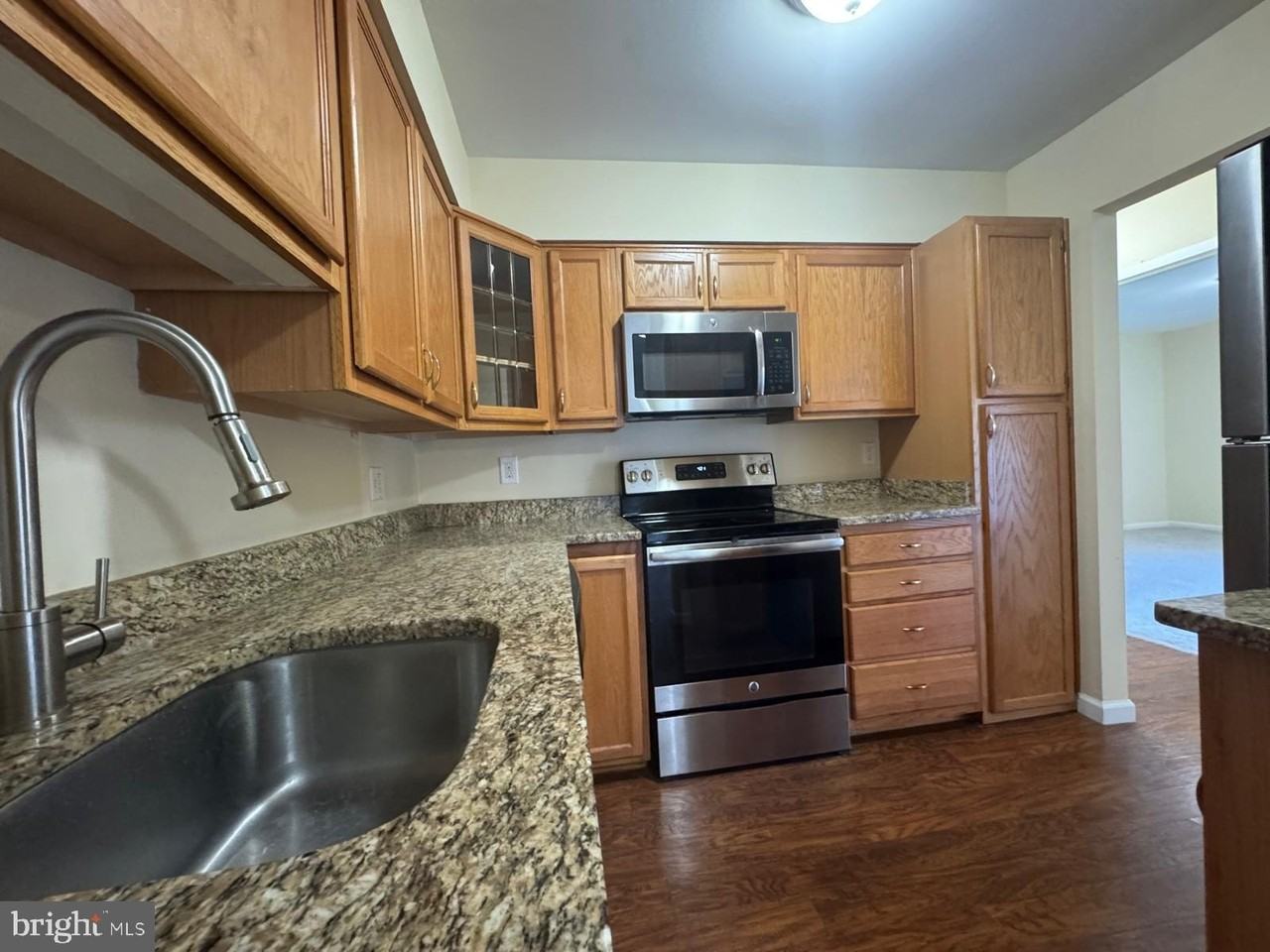 10137 Prince Pl Apt 204-6b #204-6B - Photo 5 of 8
