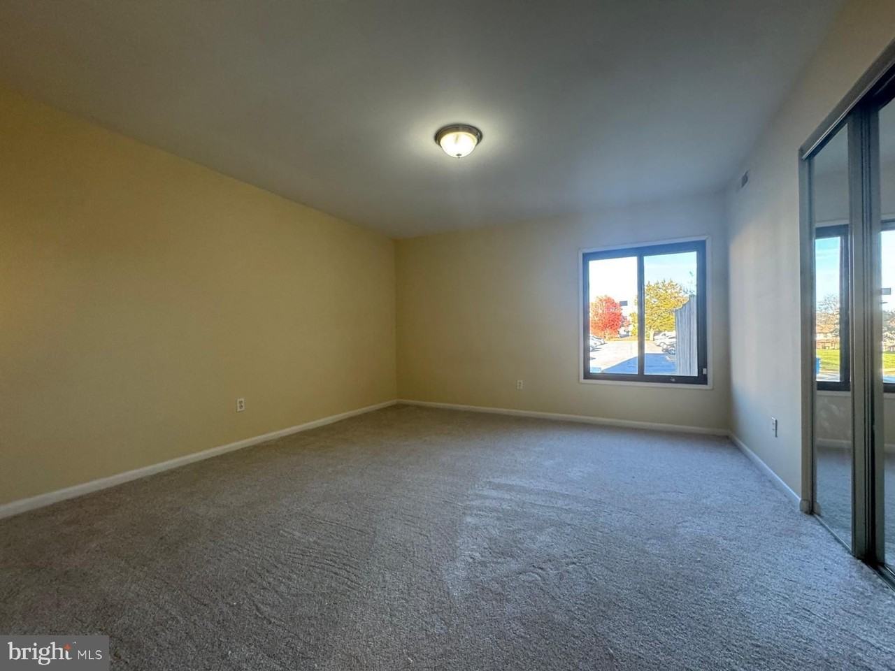 10137 Prince Pl Apt 204-6b #204-6B - Photo 6 of 8