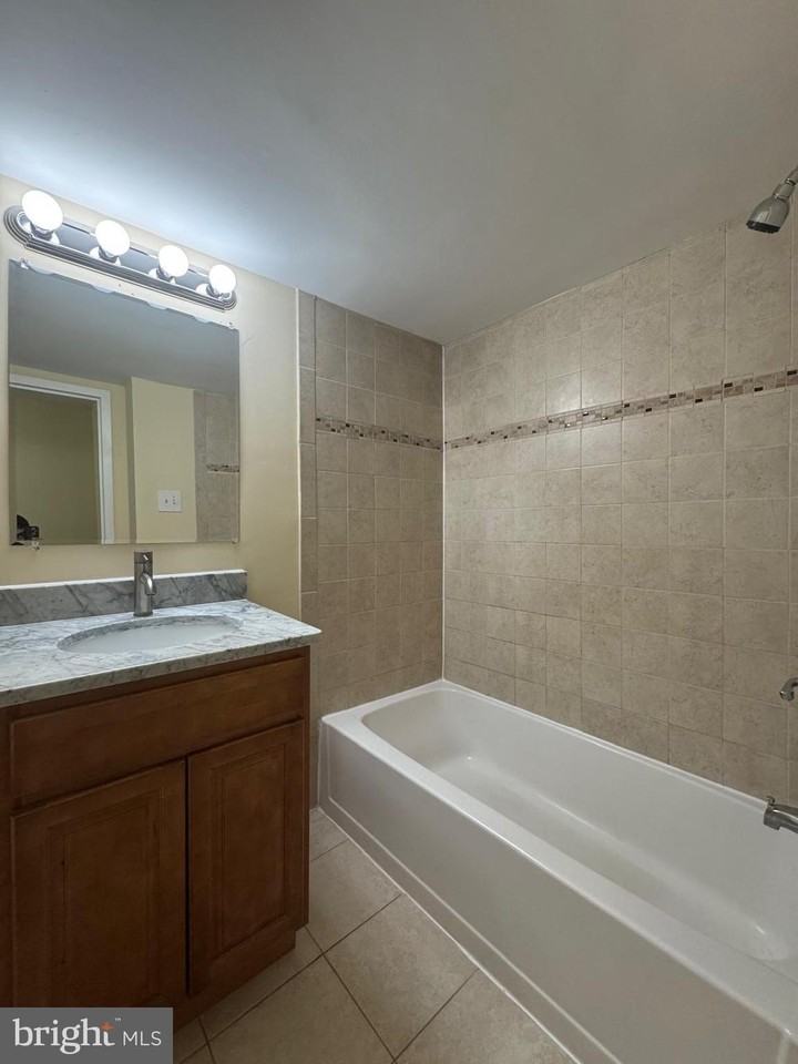 10137 Prince Pl Apt 204-6b #204-6B - Photo 7 of 8