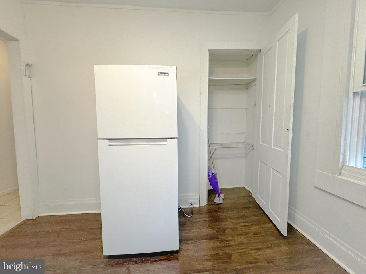 100 W Main St Apt B #B - Photo 2 of 21