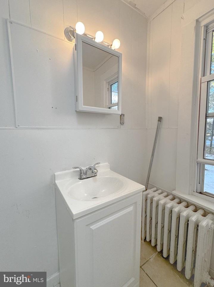 100 W Main St Apt B #B - Photo 6 of 21