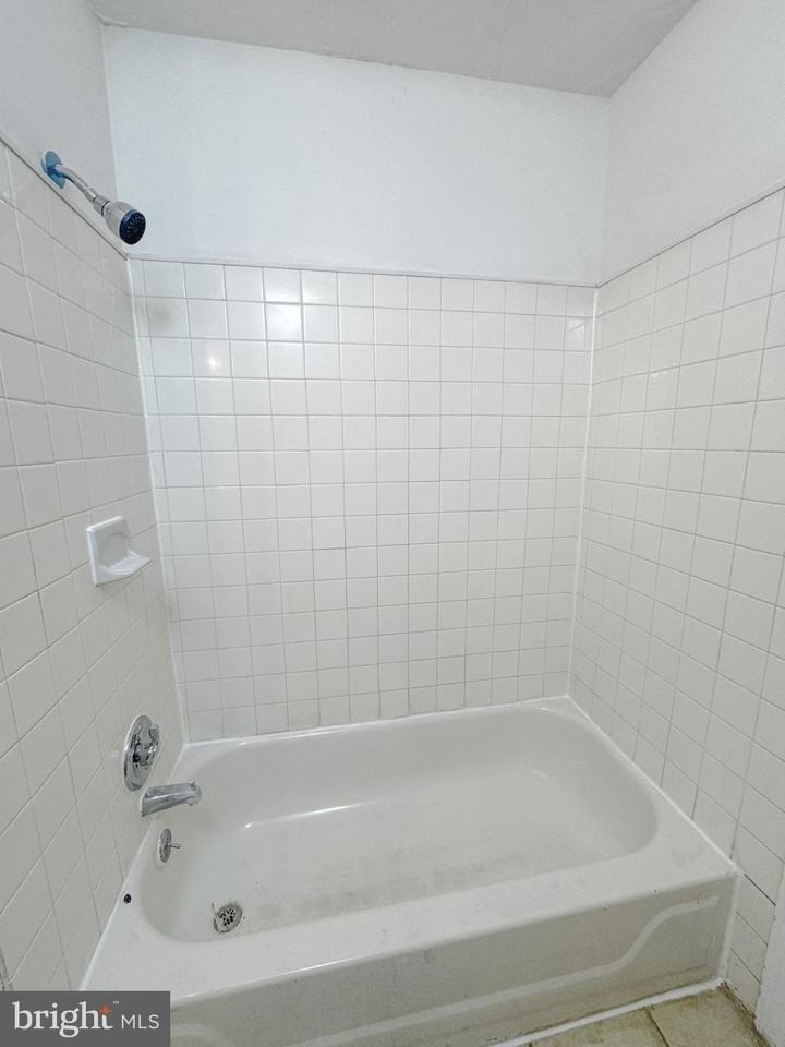 100 W Main St Apt B #B - Photo 7 of 21