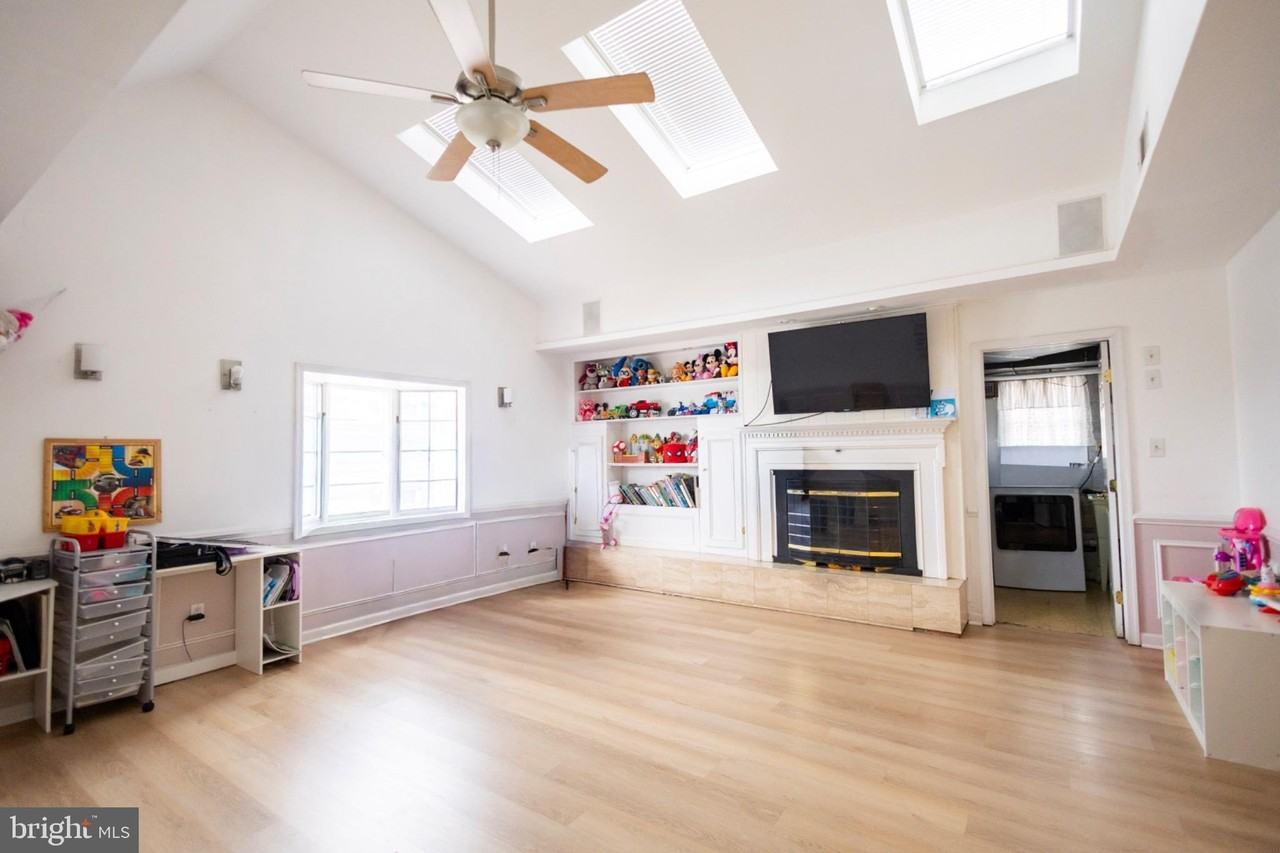 24 Rose Apple Rd - Photo 3 of 25