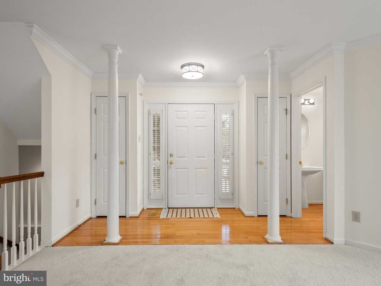 913 Harbour Ridge Ln - Photo 5 of 48