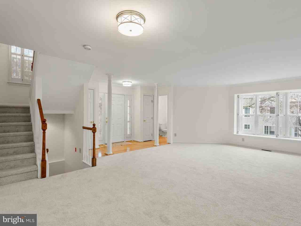 913 Harbour Ridge Ln - Photo 7 of 48