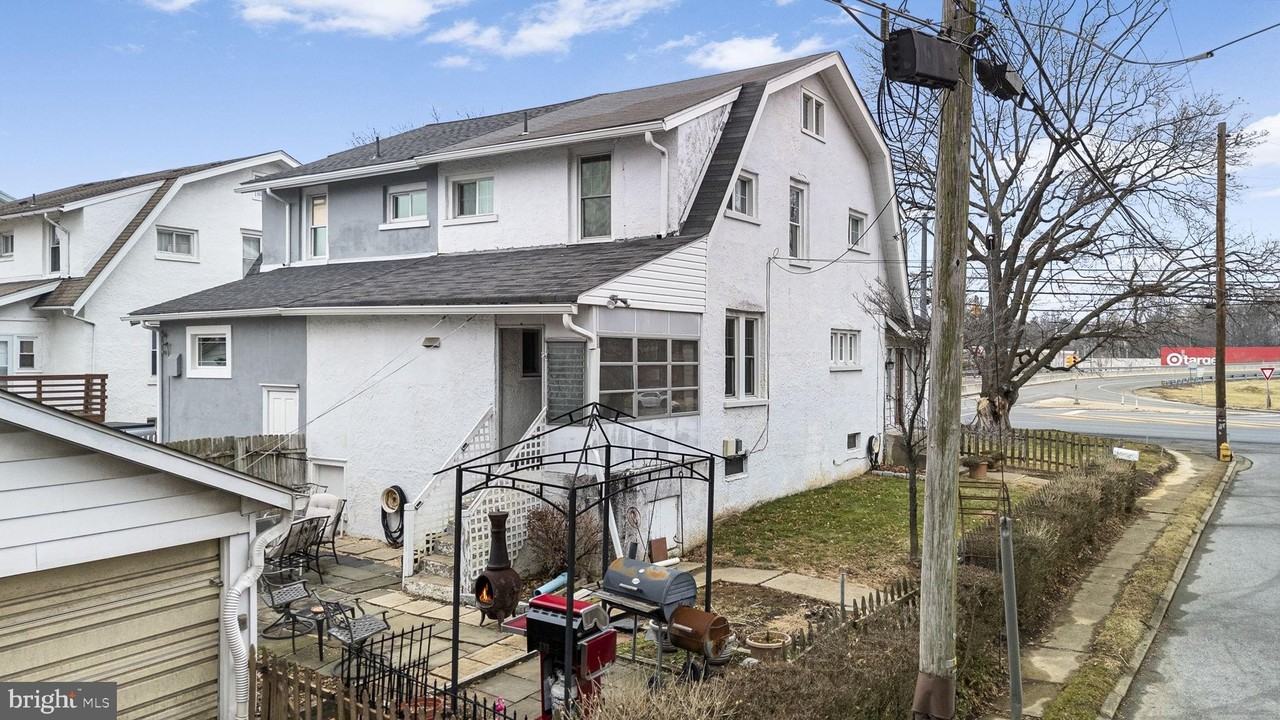 934 Paoli Pike - Photo 3 of 24