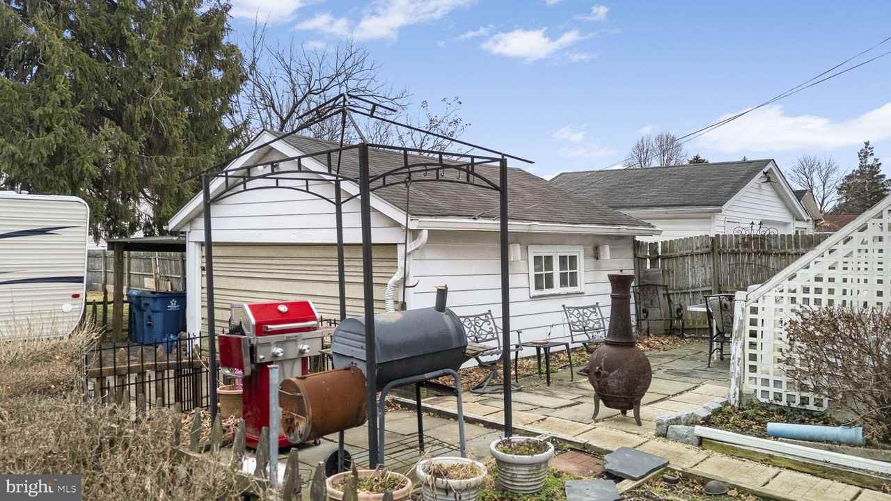 934 Paoli Pike - Photo 4 of 24