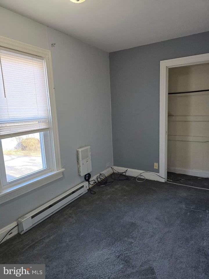 16 - 18 VINE Street - Photo 2 of 8