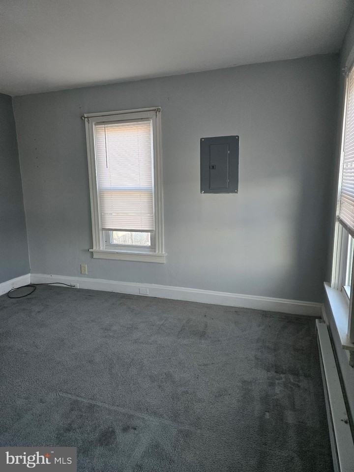 16 - 18 VINE Street - Photo 5 of 8