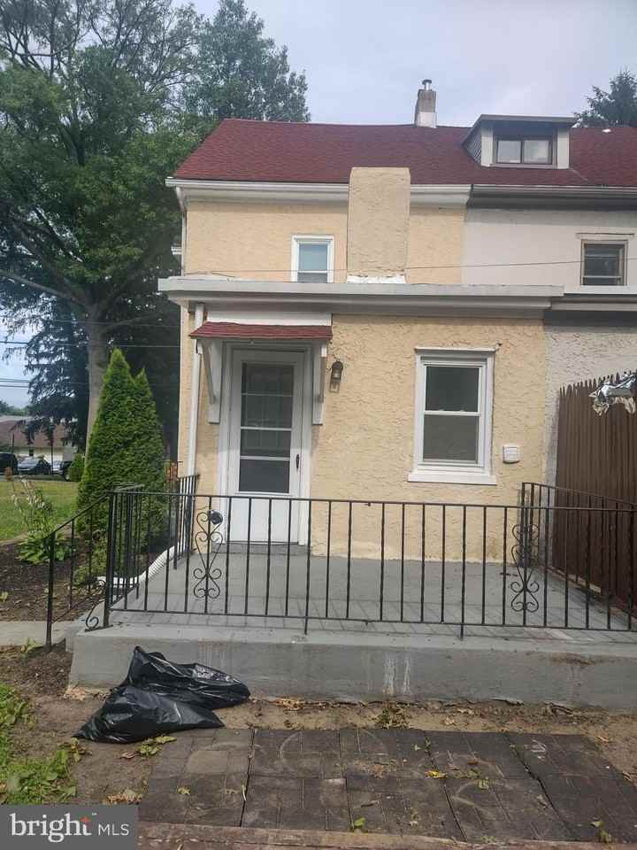 215 Vernon St - Photo 2 of 14