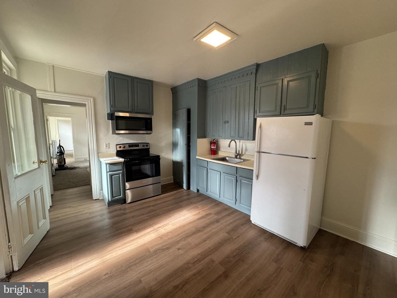 261 N York St Apt A #A - Photo 2 of 10