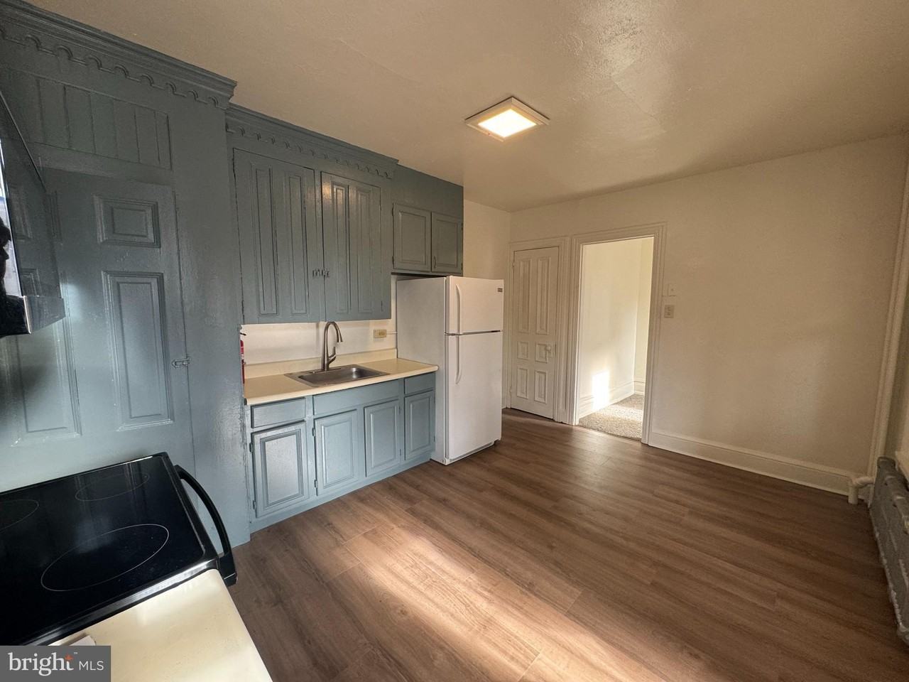 261 N York St Apt A #A - Photo 3 of 10