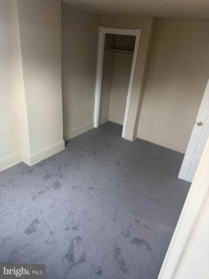 412 E Oak St - Photo 7 of 8