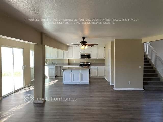 2642 N Maple Ave - Photo 3 of 15