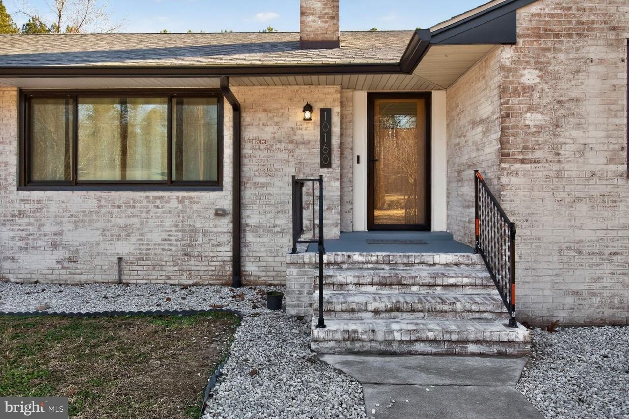 10160 Dahlgren Rd - Photo 2 of 25