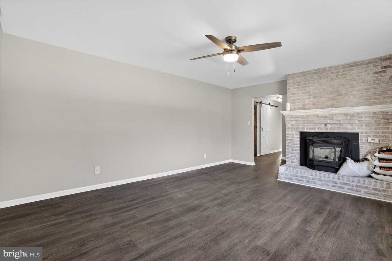 10160 Dahlgren Rd - Photo 5 of 25