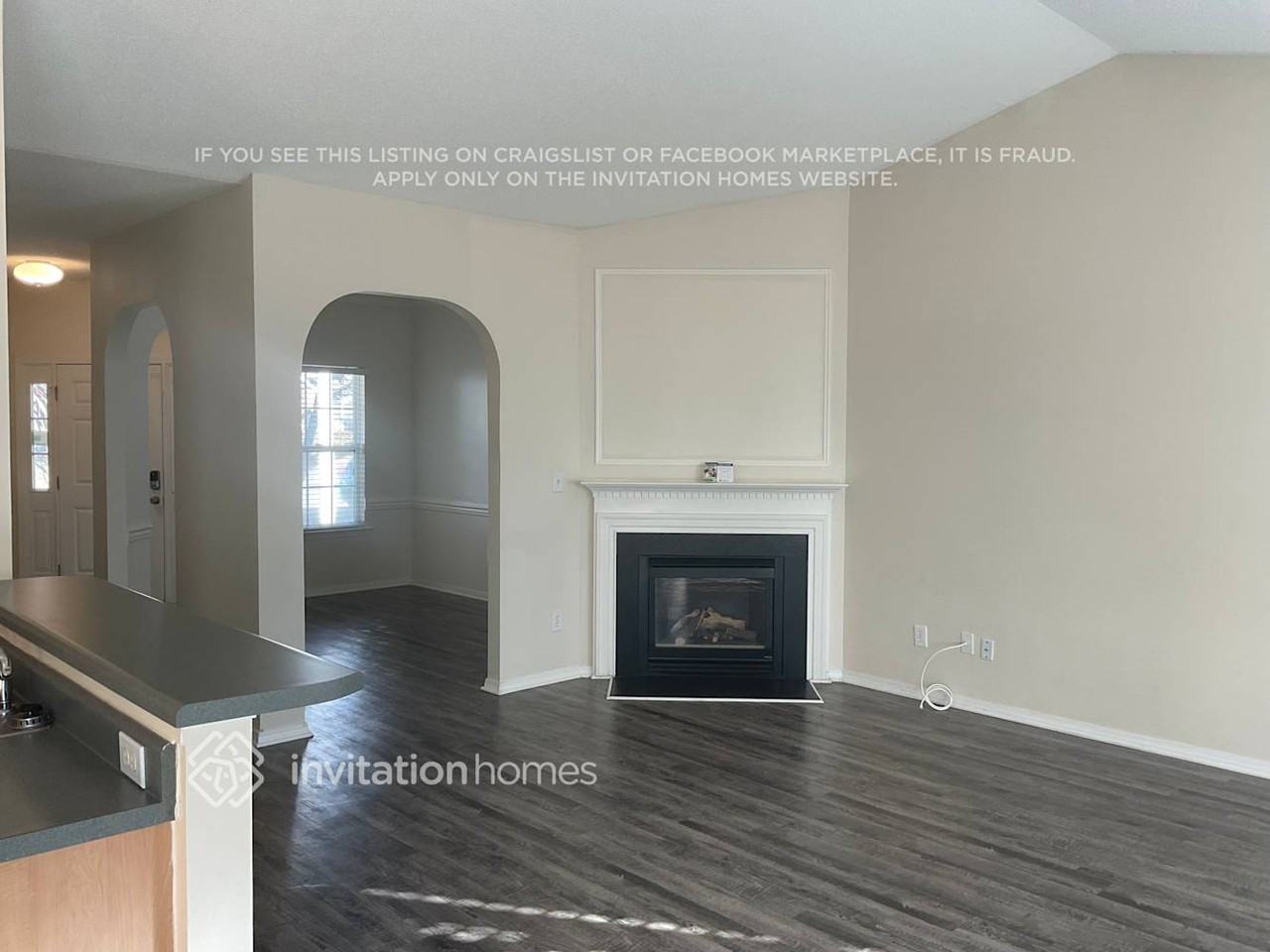 5512 Alafia Ct - Photo 2 of 13