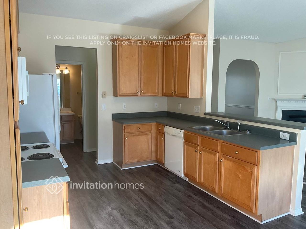 5512 Alafia Ct - Photo 3 of 13