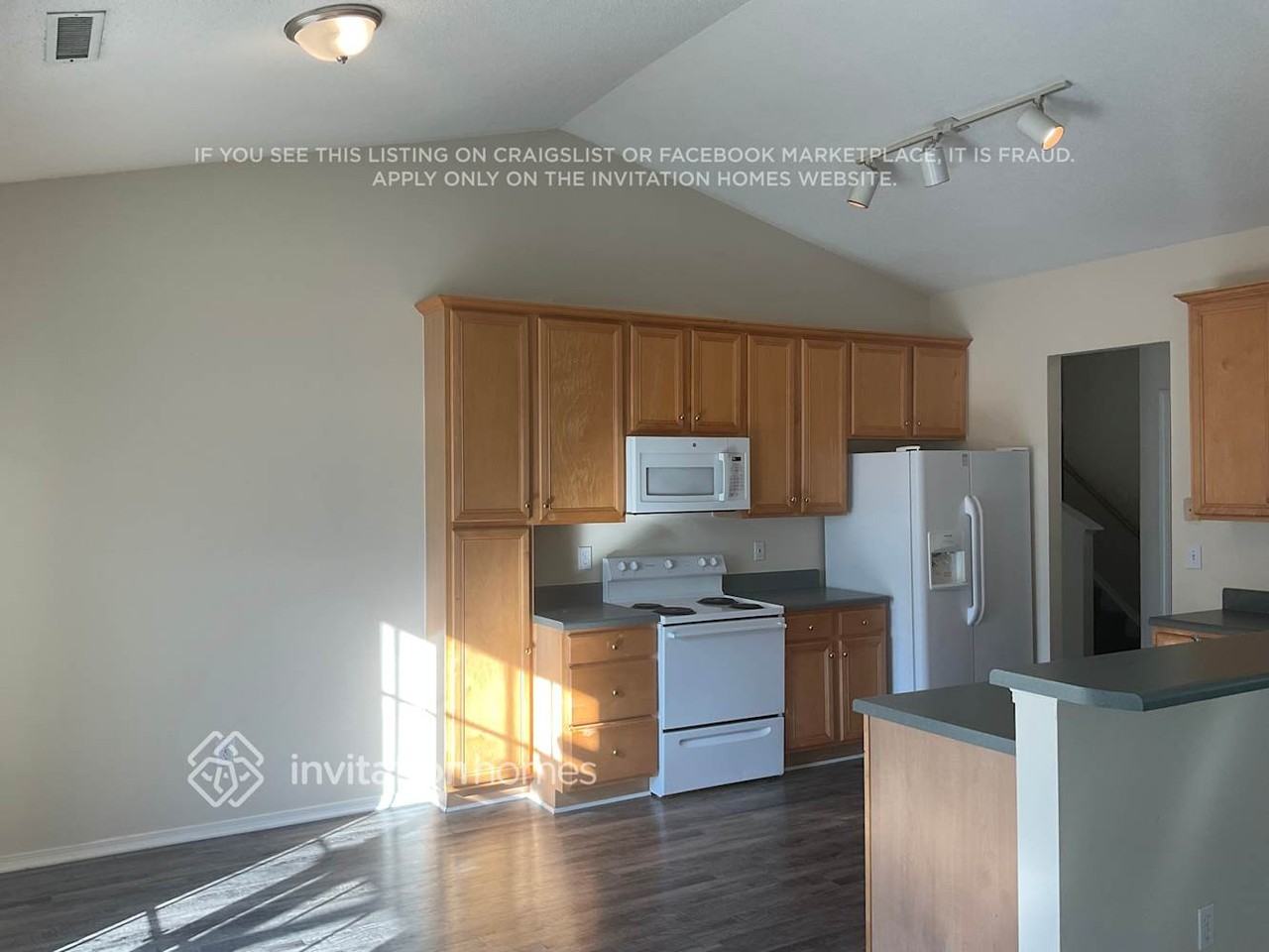 5512 Alafia Ct - Photo 4 of 13