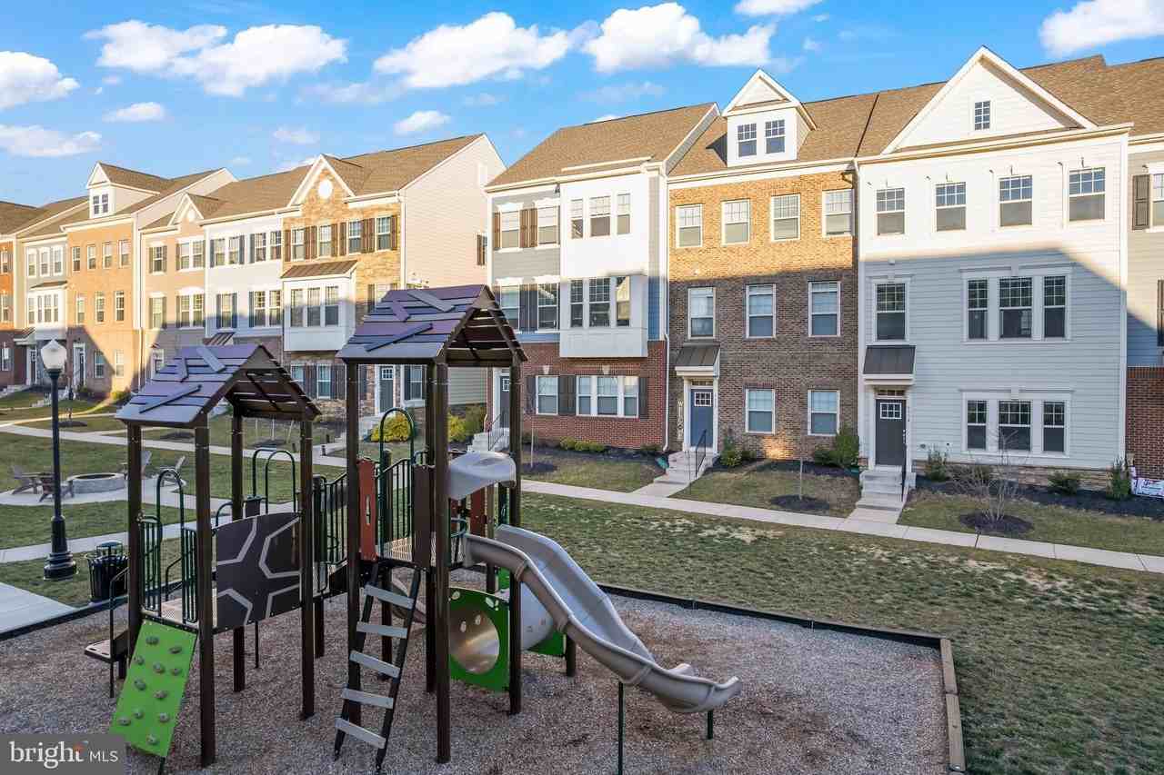 9334 Barnes Loop - Photo 2 of 50