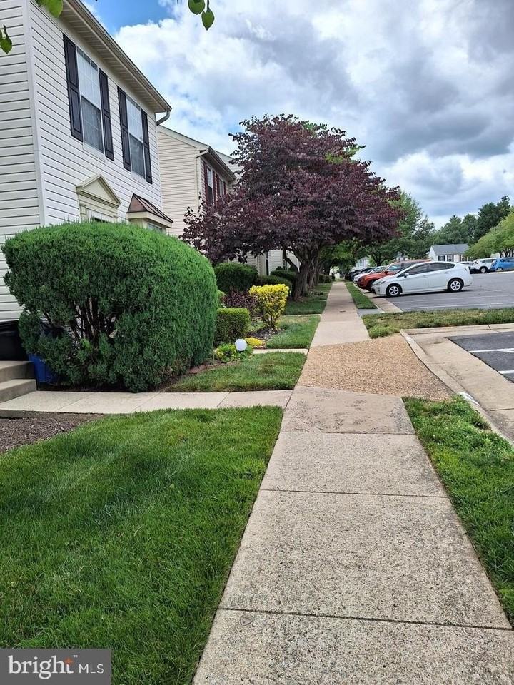 13010 Abner Ave - Photo 3 of 21