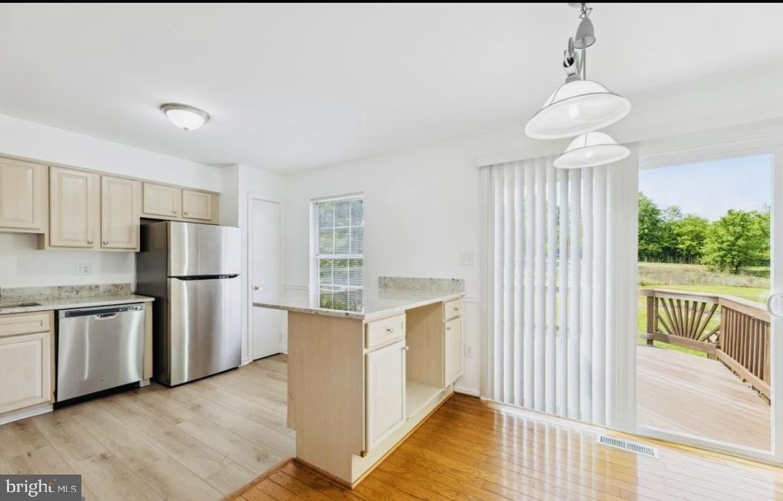 3645 Dahlgren Pl - Photo 3 of 20