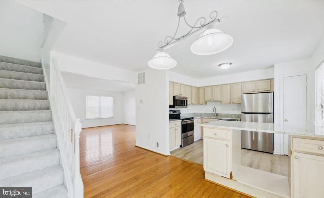 3645 Dahlgren Pl - Photo 4 of 20