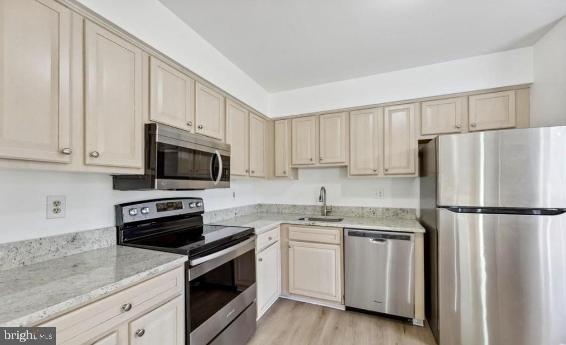 3645 Dahlgren Pl - Photo 5 of 20