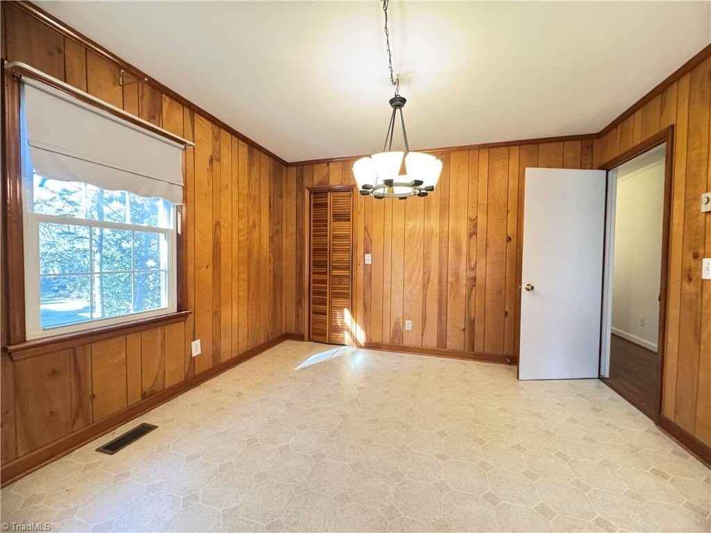 1122 Wells Cir - Photo 5 of 45