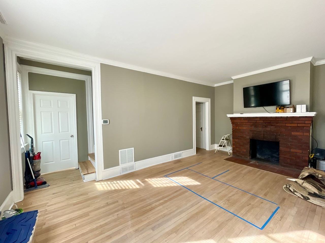 147 S Pickens St - Photo 4 of 11