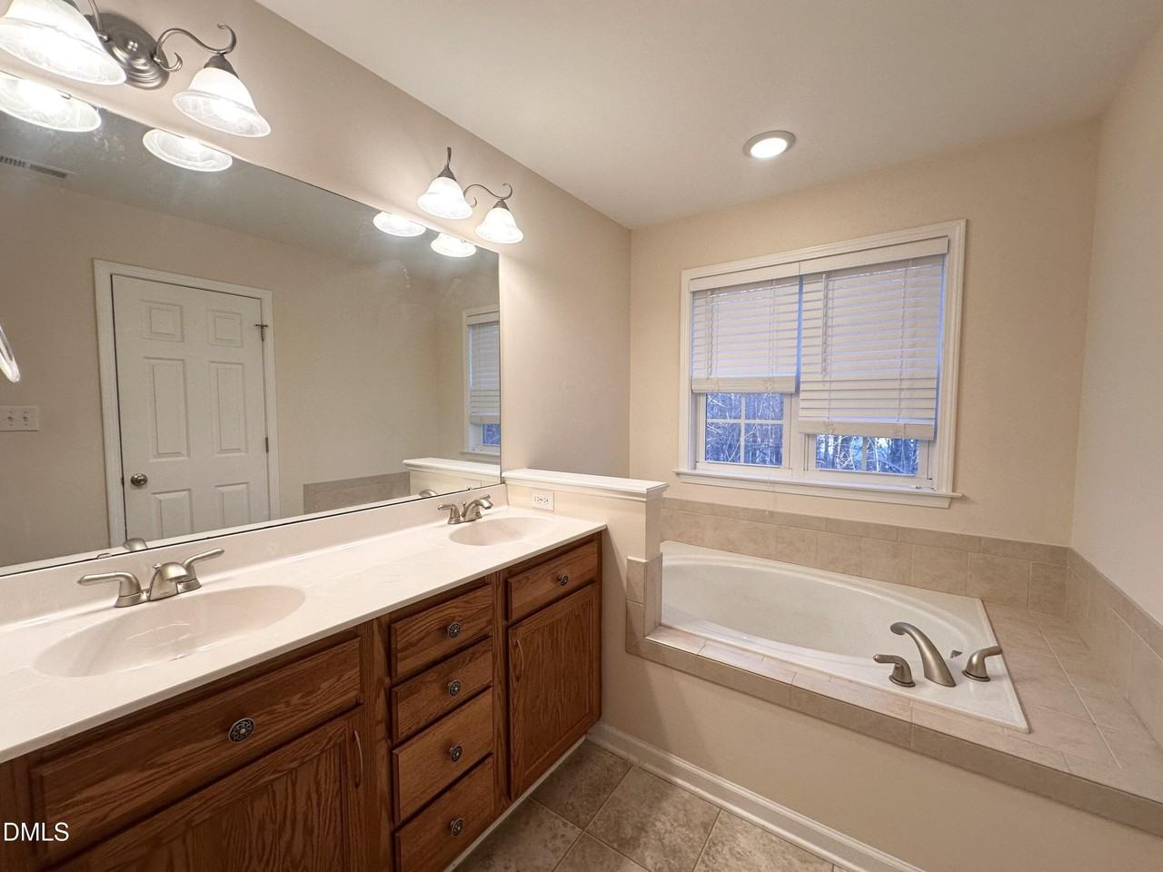 27 Great View Ct - Photo 7 of 15