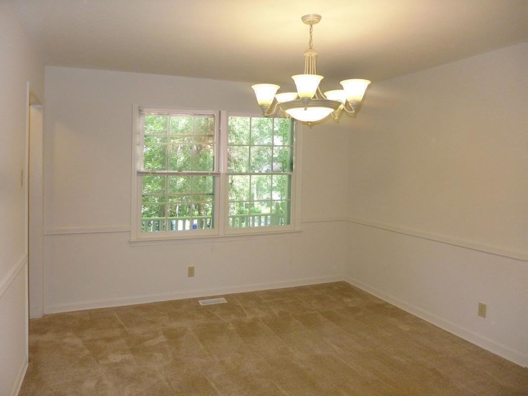 321 Glendale Dr - Photo 4 of 22