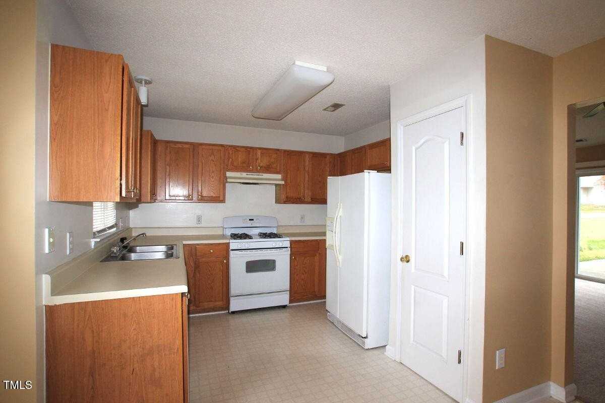 5201 Waterwalk Ln - Photo 6 of 18