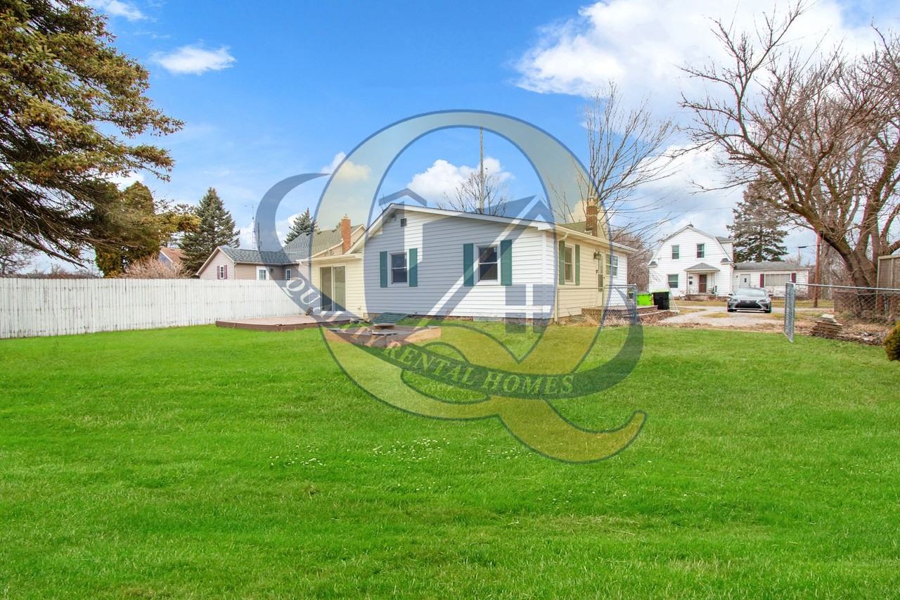 8059 Maple St - Photo 2 of 20